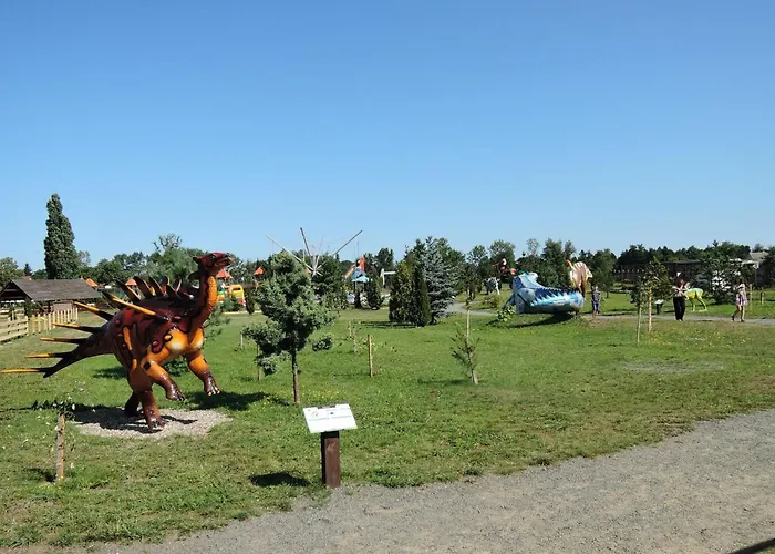 In Near Wide Dziwnówek